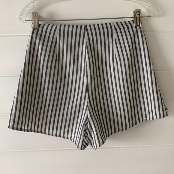 Lush Luca + Grace Striped Ruffle Shorts Small - Picture 2 of 4
